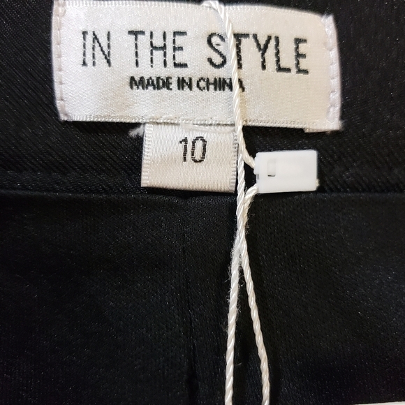 In The Style Bradshaw Mini Skirt With Lace Detail at Back - Picture 7 of 8